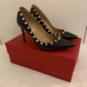 Valentino Rockstud pumps